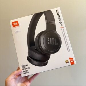 JBL Live 675NC Wireless Noise-Cancelling On-Ear Headphones - New Open Box